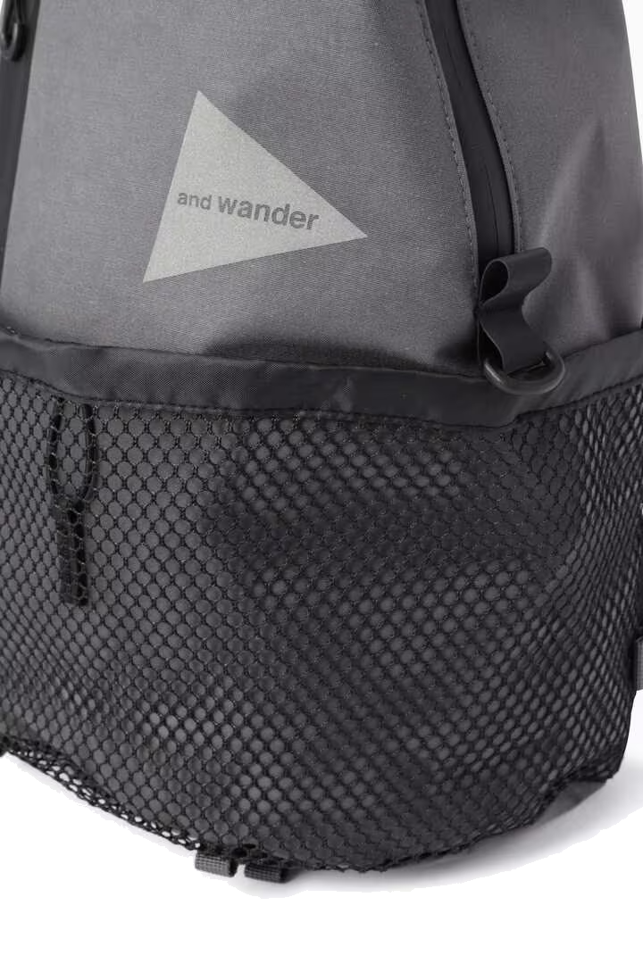 AND WANDER PE/CO 20L DAYPACK GREY