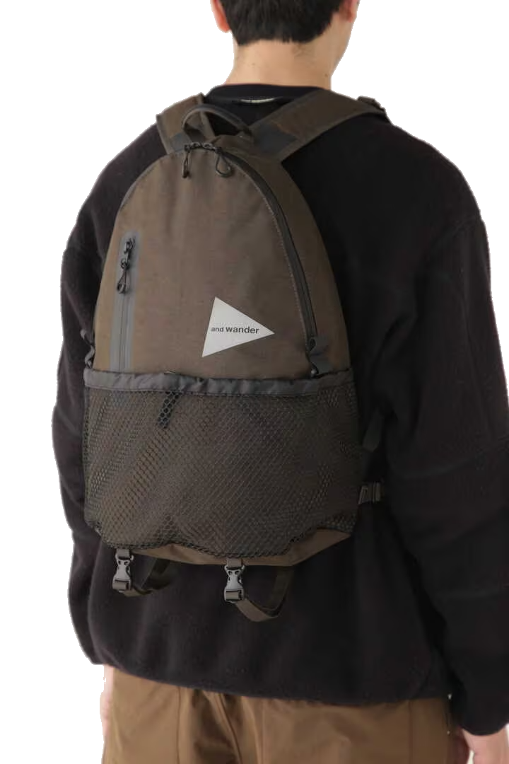 AND WANDER PE/CO 20L DAYPACK ARMY