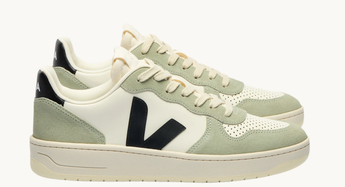 VEJA V-10 LEATHER BLACK CLAY