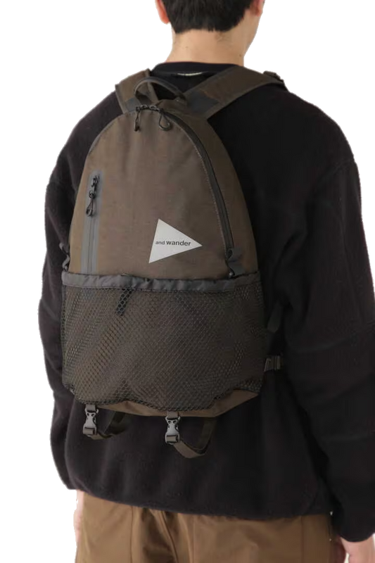 AND WANDER PE/CO 20L DAYPACK ARMY