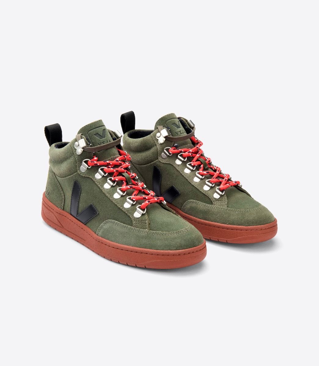 VEJA RORAIMA SUEDE OLIVE BLACK GUM